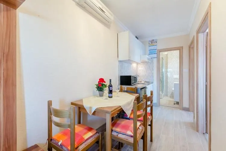 Apartments Fidelis - One Bedroom Apartment With Terrace And Garden View 2 Trogir Croatia