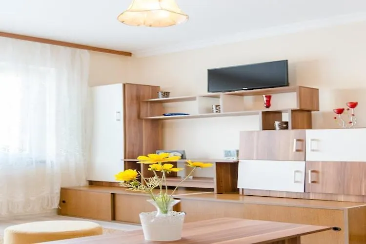 Apartments Fidelis - One Bedroom Apartment With Terrace And Garden View 2 Trogir