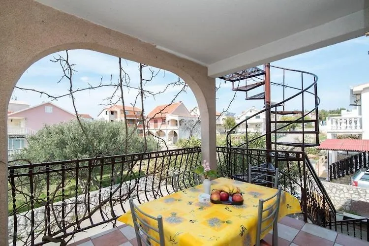 Apartments Fidelis - One Bedroom Apartment With Terrace And Garden View 2 Trogir
