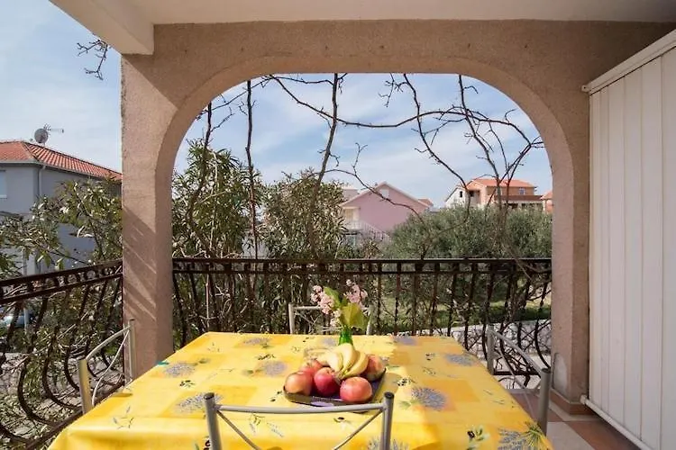 Apartments Fidelis - One Bedroom Apartment With Terrace And Garden View 2 Trogir 0*,