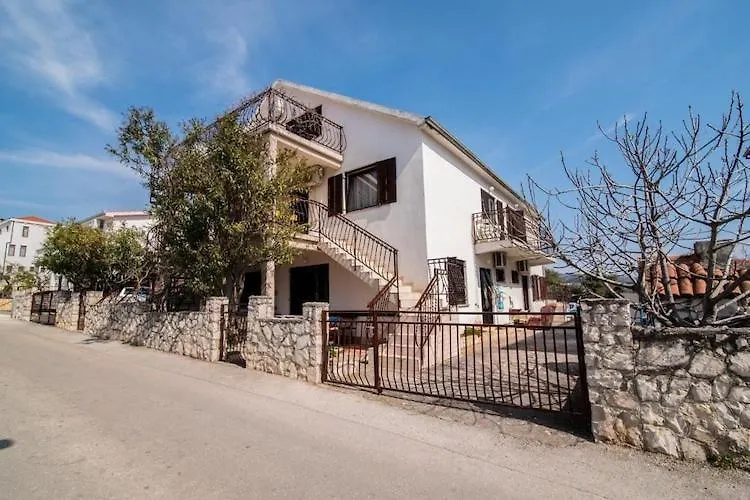 Apartments Fidelis - One Bedroom Apartment With Terrace And Garden View 2 Trogir